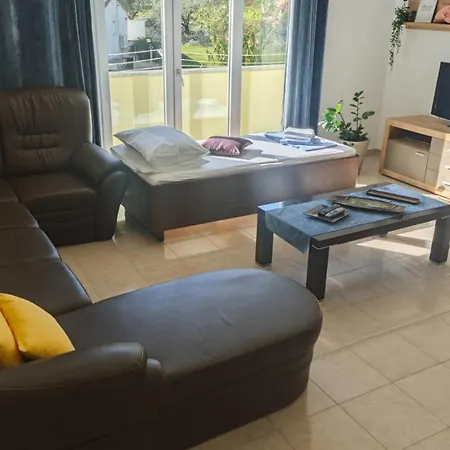 Apartman Flora With Pool By Guide *