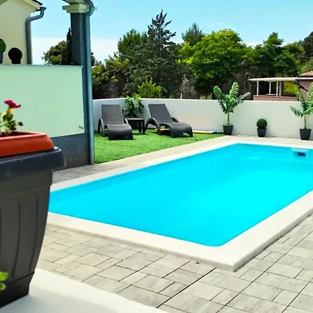 Flora With Pool By Guide Appartamento *