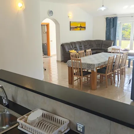 Flora With Pool By Guide