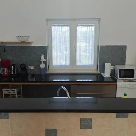 Flora With Pool By Guide Appartamento