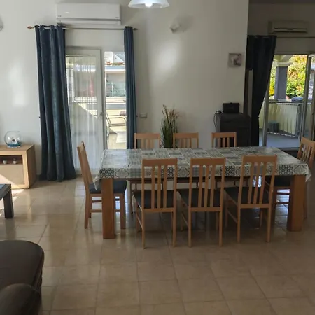 Flora With Pool By Guide Appartamento *