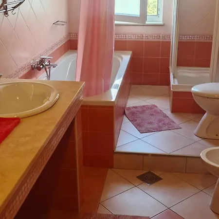 Appartamento Flora With Pool By Guide Pola