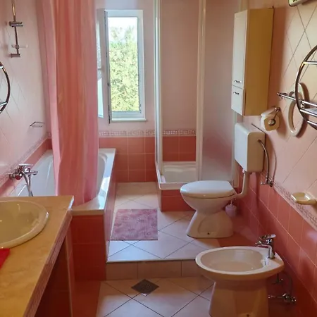 Flora With Pool By Guide * Pola