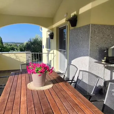 Flora With Pool By Guide Appartement