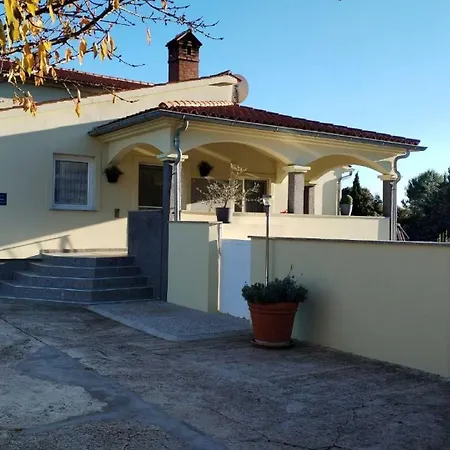 Flora With Pool By Guide Apartament