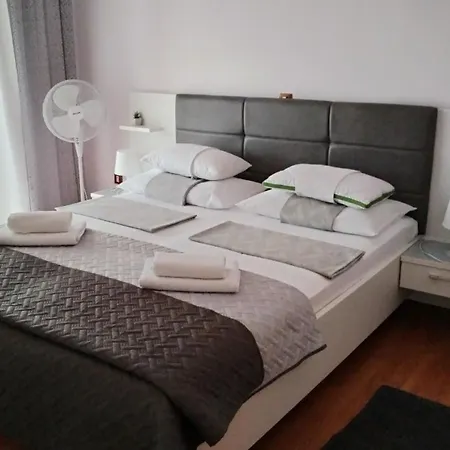 Flora With Pool By Guide Apartament *