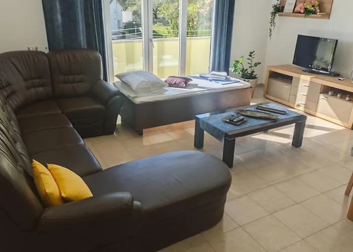 Apartament Flora With Pool By Guide *