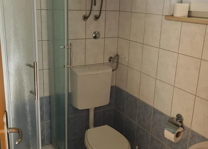 Flora With Pool By Guide Lägenhet Pula