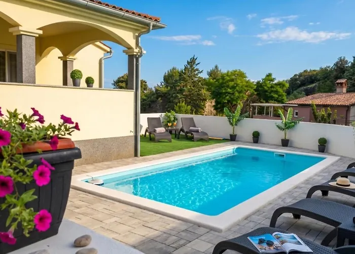 Flora With Pool By Guide Appartement *