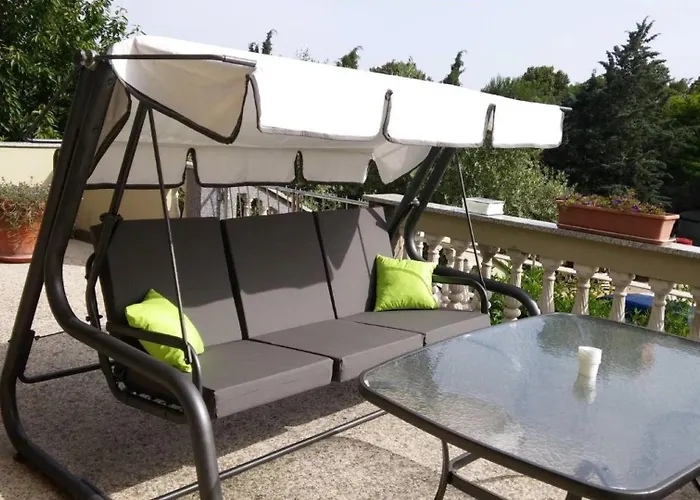 Flora With Pool By Guide *