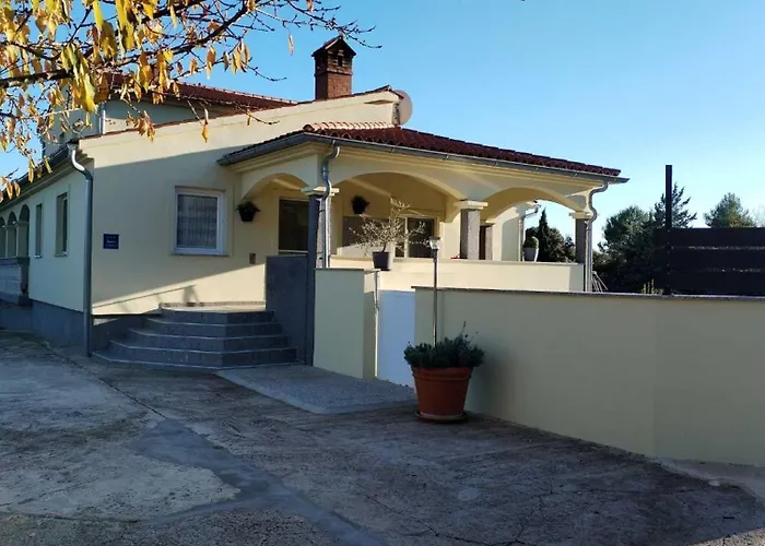 Flora With Pool By Guide Apartament