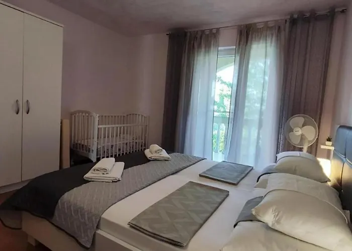 Apartament Flora With Pool By Guide *