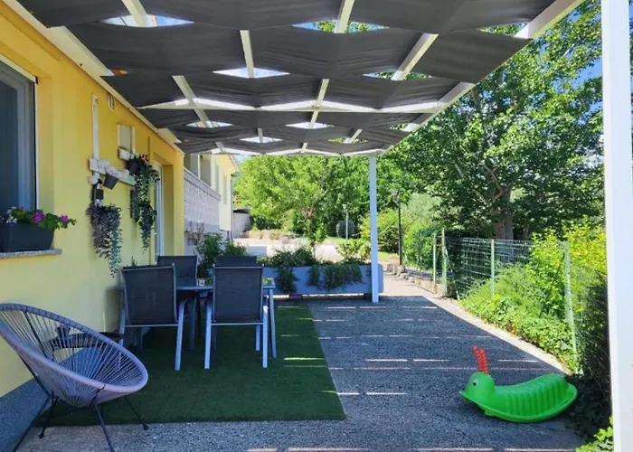 Flora With Pool By Guide * Pula