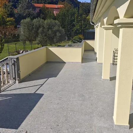 Flora With Pool By Guide Apartment Pula