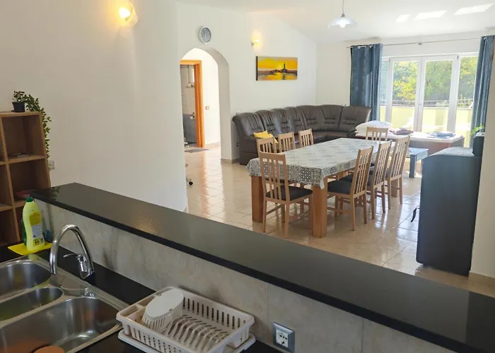 Flora With Pool By Guide