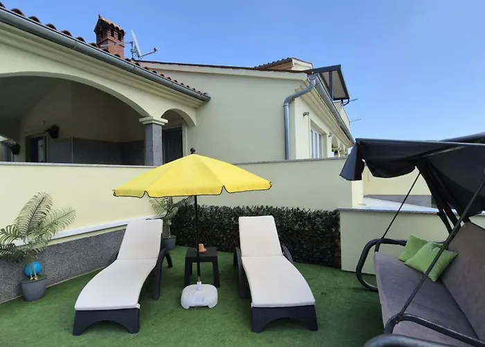 Apartment Flora With Pool By Guide